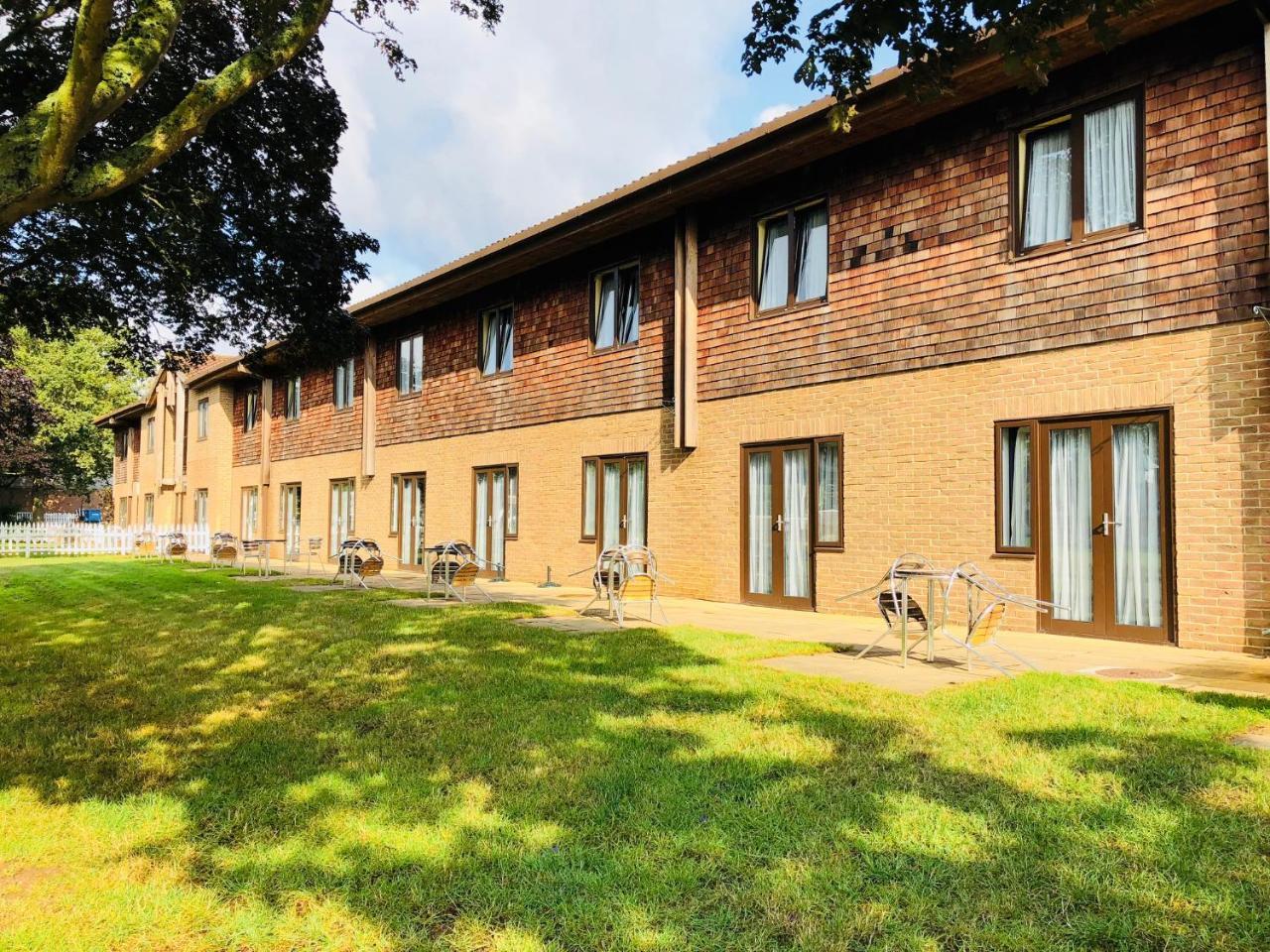 Stoneleigh Park Lodge Ashow Exterior foto